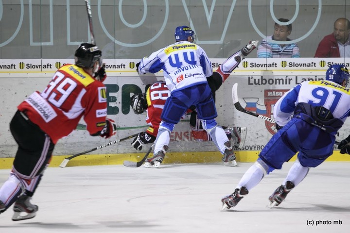 Vyrovnanú partiu rozhodli až nájazdy, Poprad v nich úspešnejší